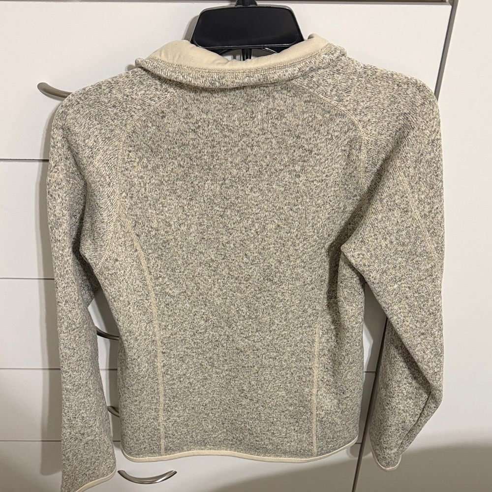 Patagonia Heathered Gray and Cream Fleece Pullover - Picture 3 of 3